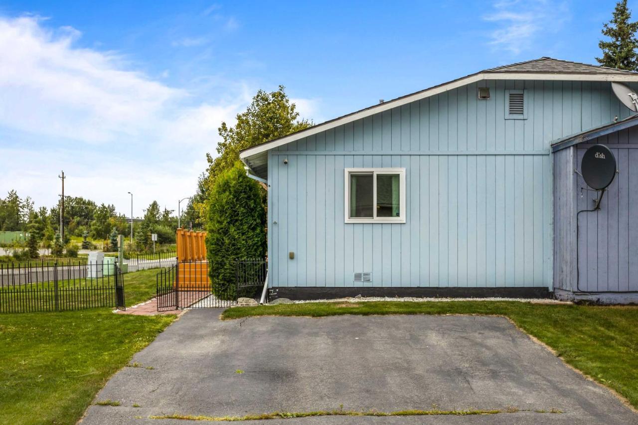 Updated Townhome Near Airport And Shopping! アンカレッジ エクステリア 写真