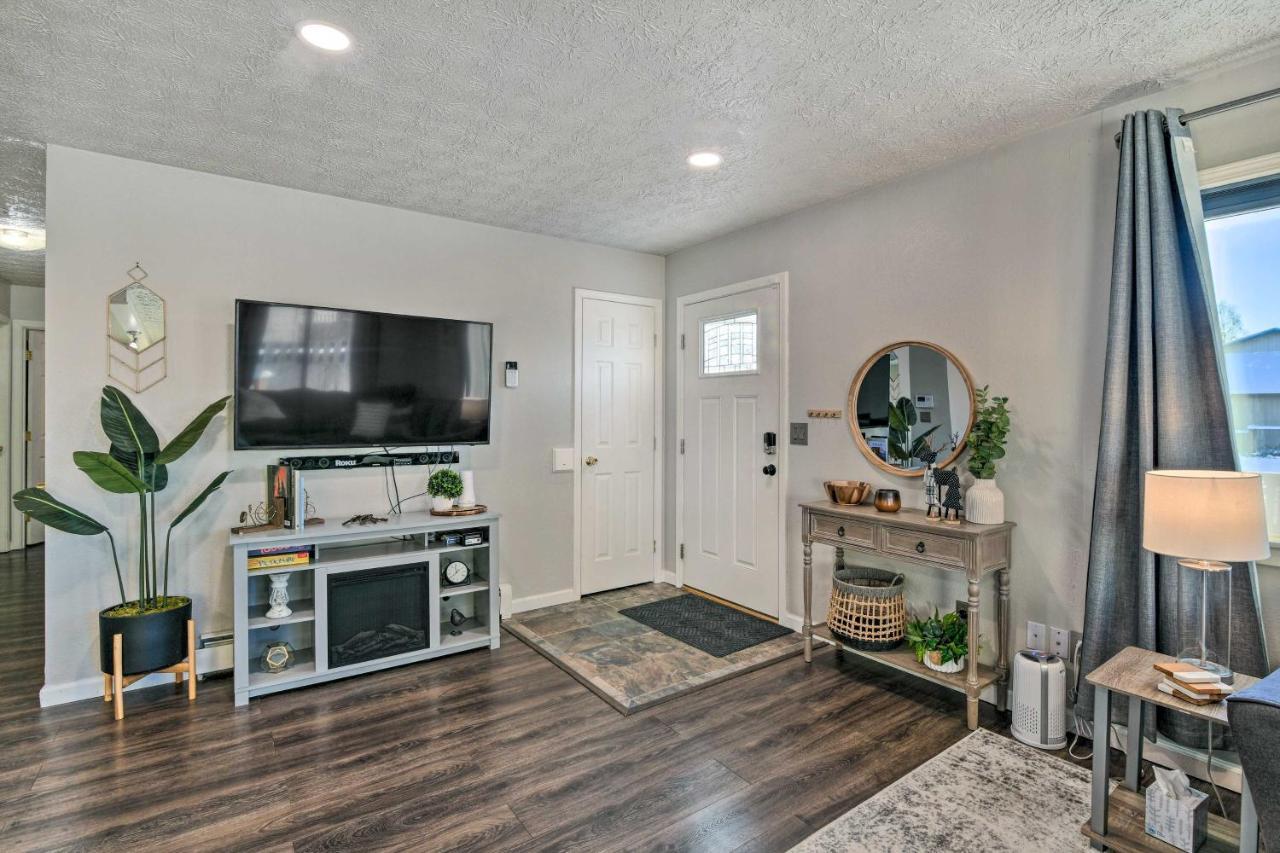 Updated Townhome Near Airport And Shopping! アンカレッジ エクステリア 写真