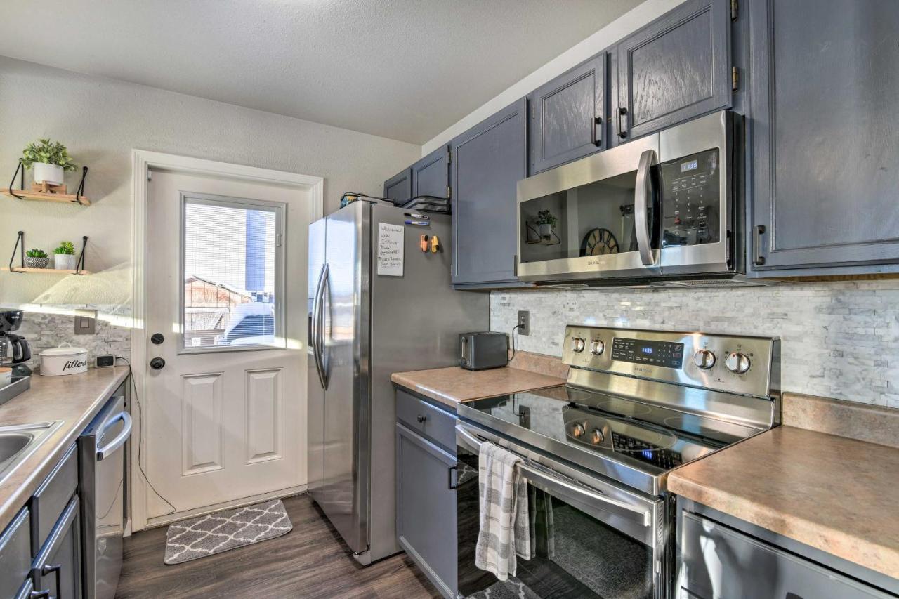 Updated Townhome Near Airport And Shopping! アンカレッジ エクステリア 写真