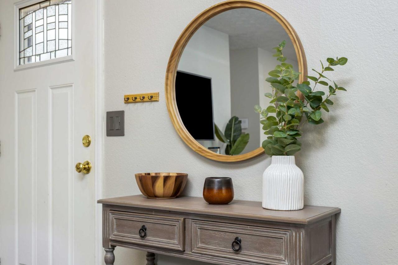 Updated Townhome Near Airport And Shopping! アンカレッジ エクステリア 写真