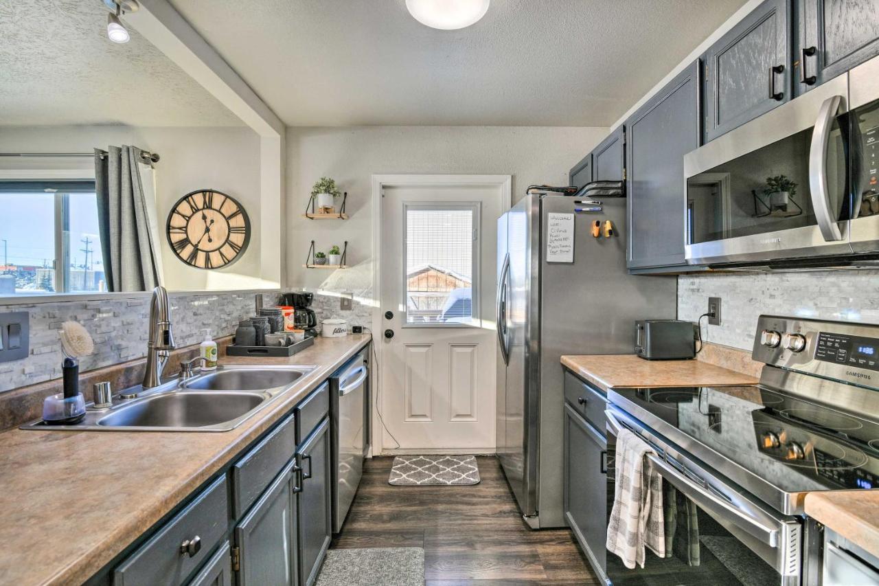 Updated Townhome Near Airport And Shopping! アンカレッジ エクステリア 写真