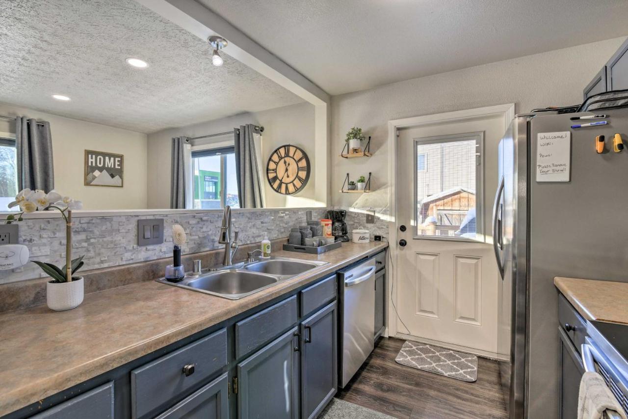 Updated Townhome Near Airport And Shopping! アンカレッジ エクステリア 写真