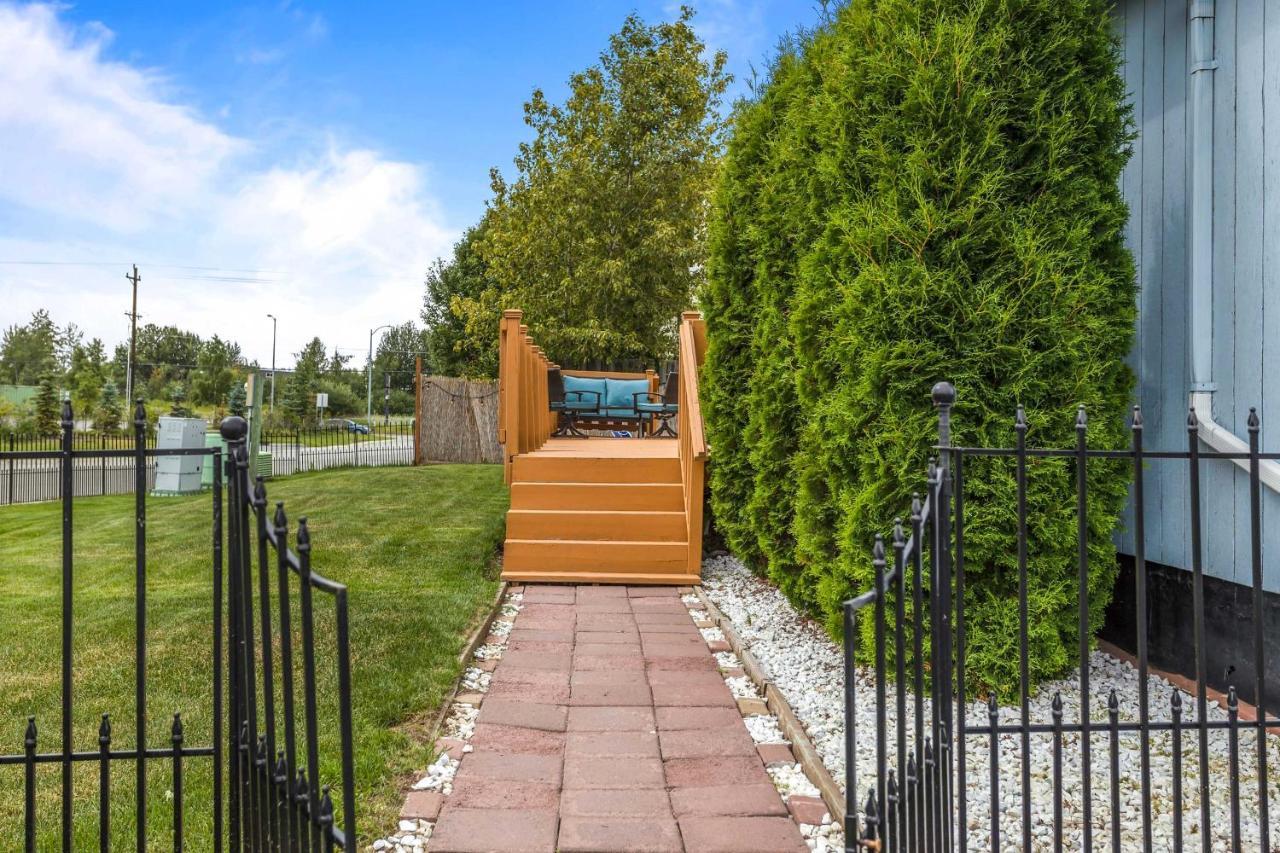 Updated Townhome Near Airport And Shopping! アンカレッジ エクステリア 写真